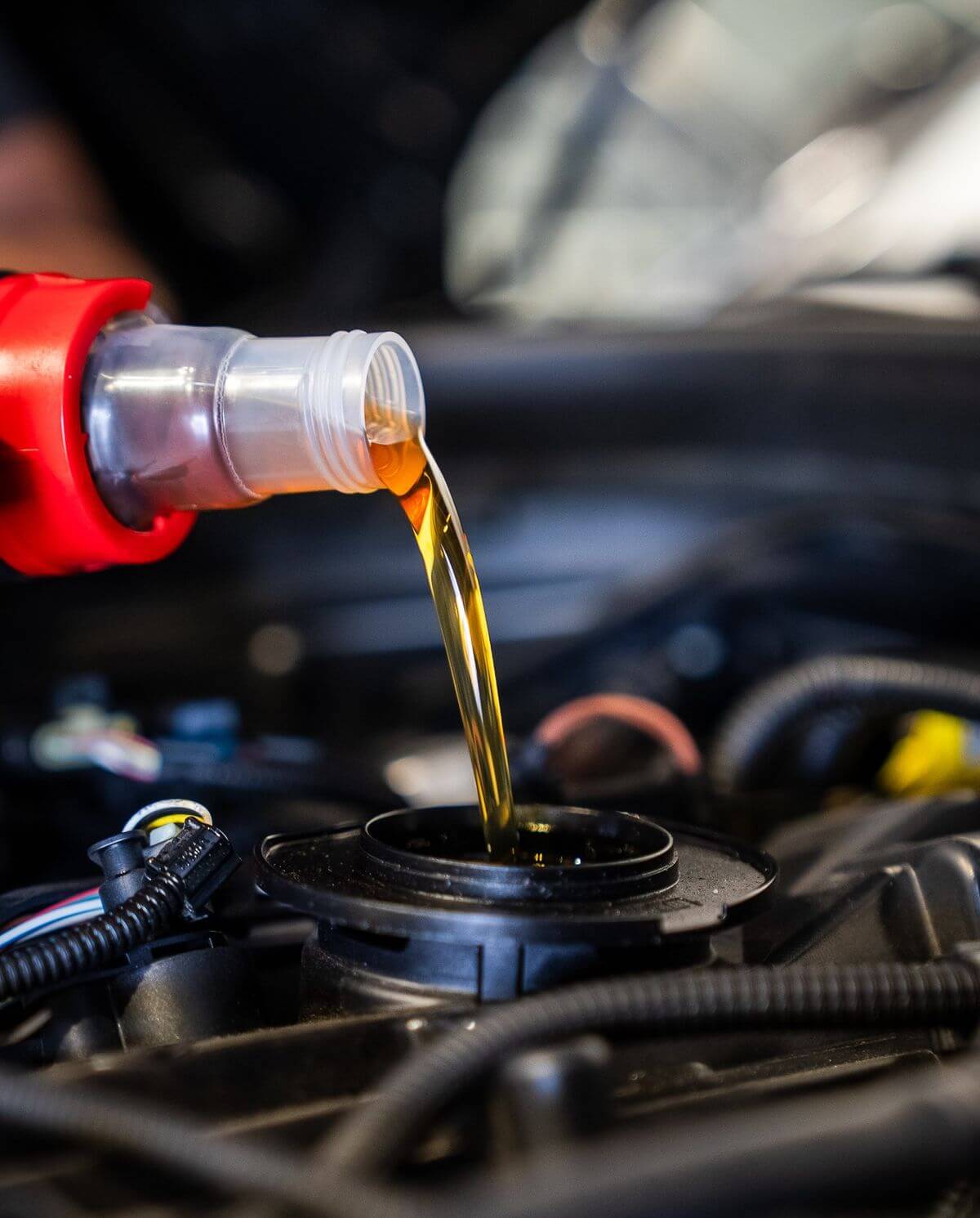 تعویض روغن هیدرولیک فرمان با دستگاه در اتوسرویس زاگرس 2 فولادشهر